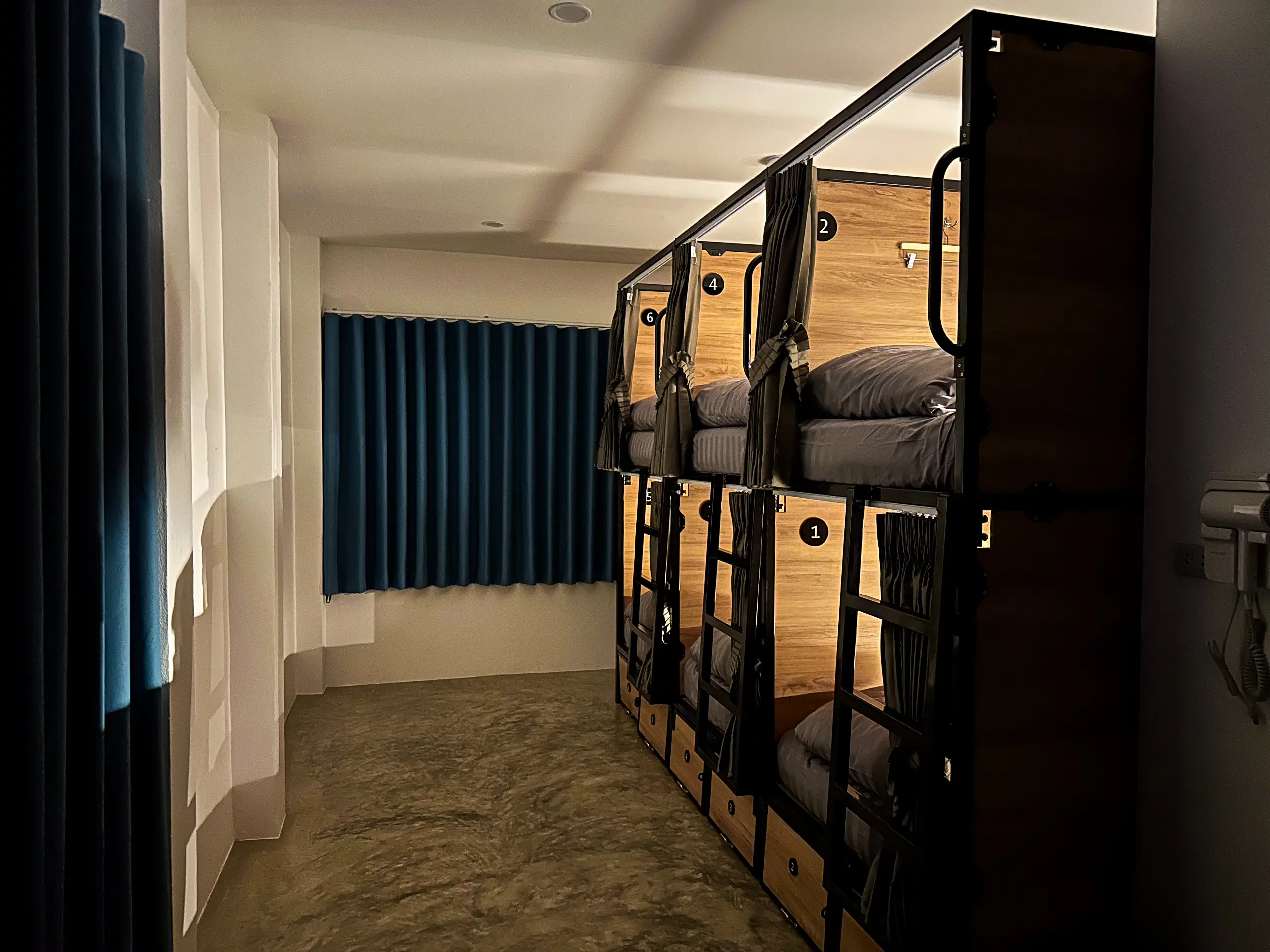 Dormitorio mixto privatizado (6 camas)